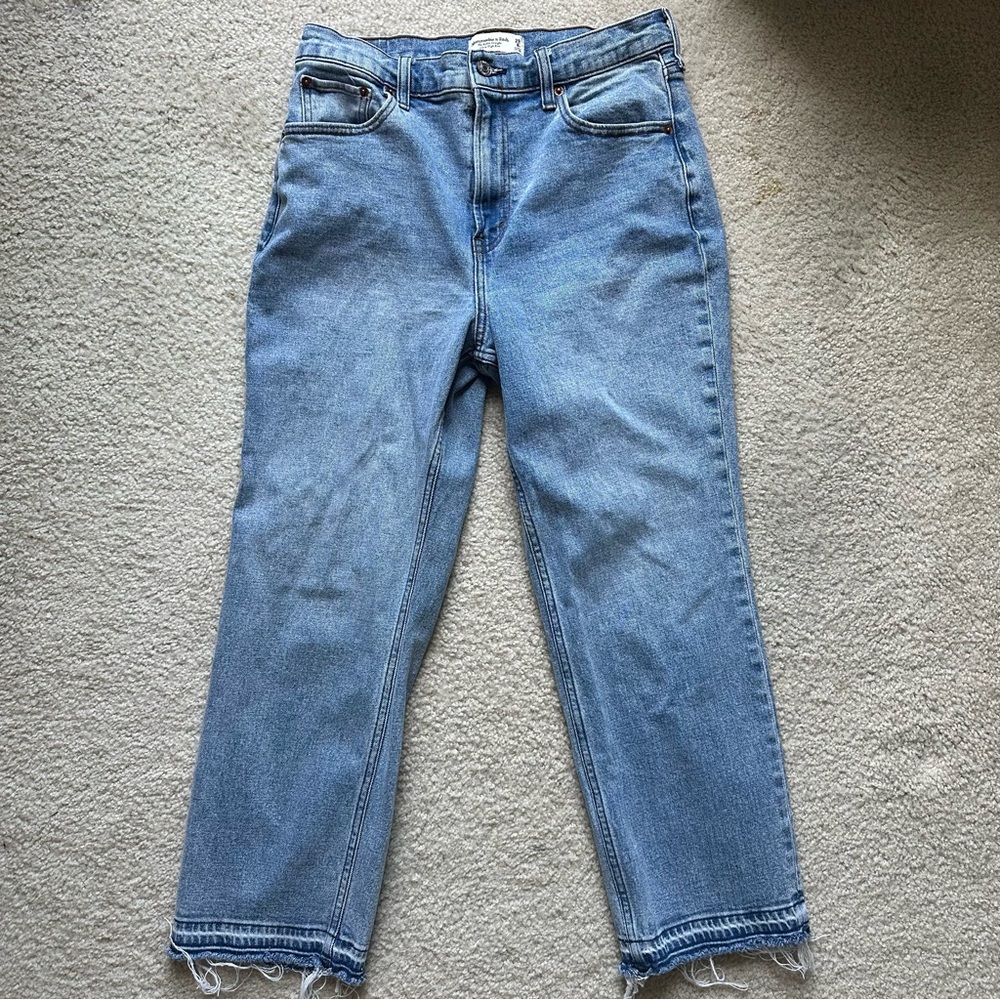 Abercrombie & Fitch The Ankle Straight
Ultra High Rise